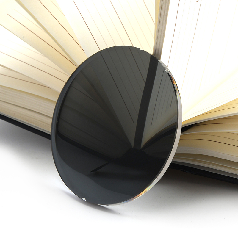 عدسة مستقطبة 1.56